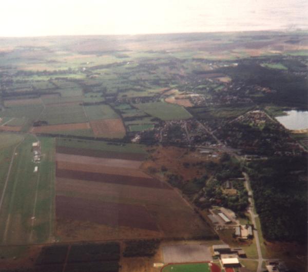 Nordholz - Blick östlich von Nordholz Richtung Westen (Linker Bildrand - Sonderlandeplatz Nordholz-Spieka)